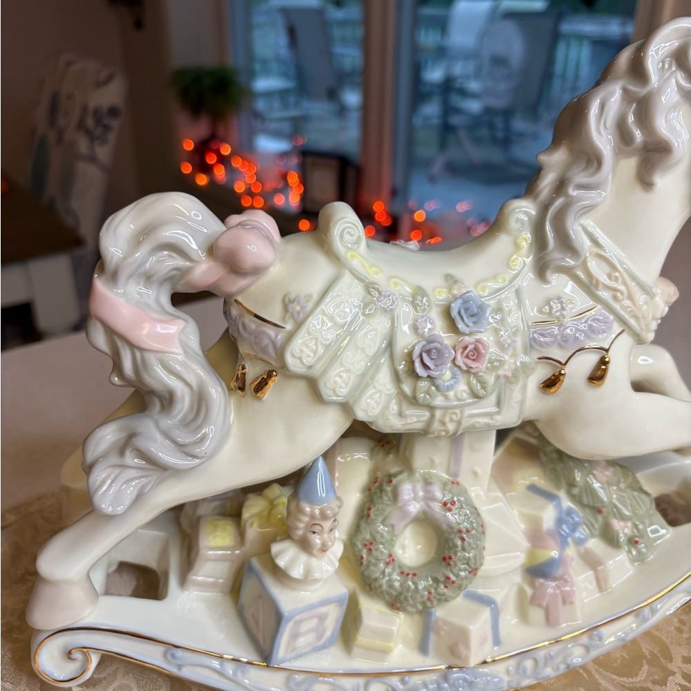 Vintage Sankyo Christmas Musical Rocking Horse made with 24 k gold accents. - Picture 5 of 15